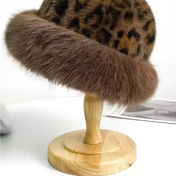 Faux Fur Hat Beanie Leopard Print - Picture 4 of 8